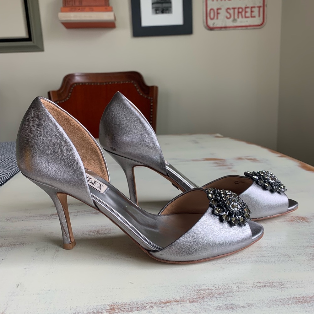 Badgley Mischka Embellished Pump